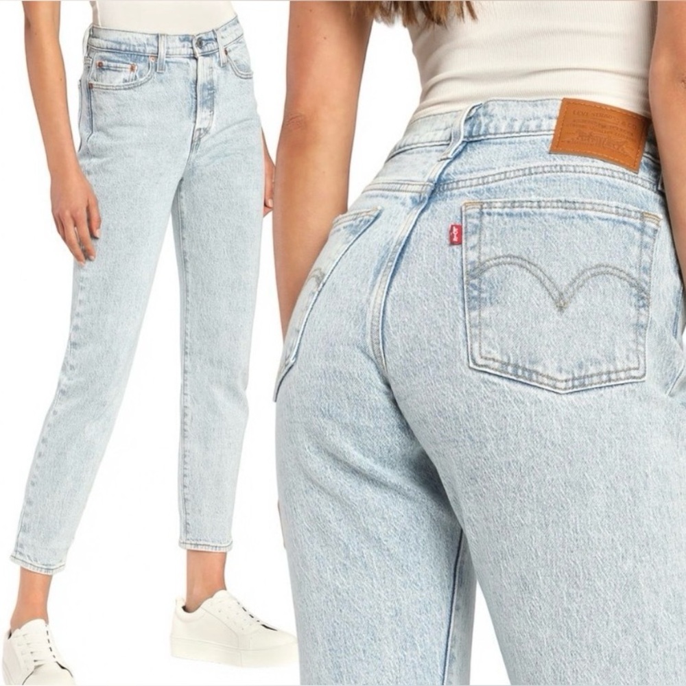 LEVI’S Premium Wedgie Fit Jeans Size 25 Button Fly High Rise Light Wash Denim